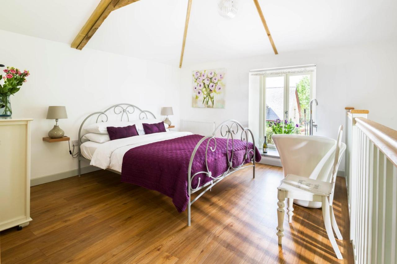 Red River Stables - Peaceful, Beautiful Grounds, Swimming Pool, Central Location For West Cornwall Camborne Esterno foto