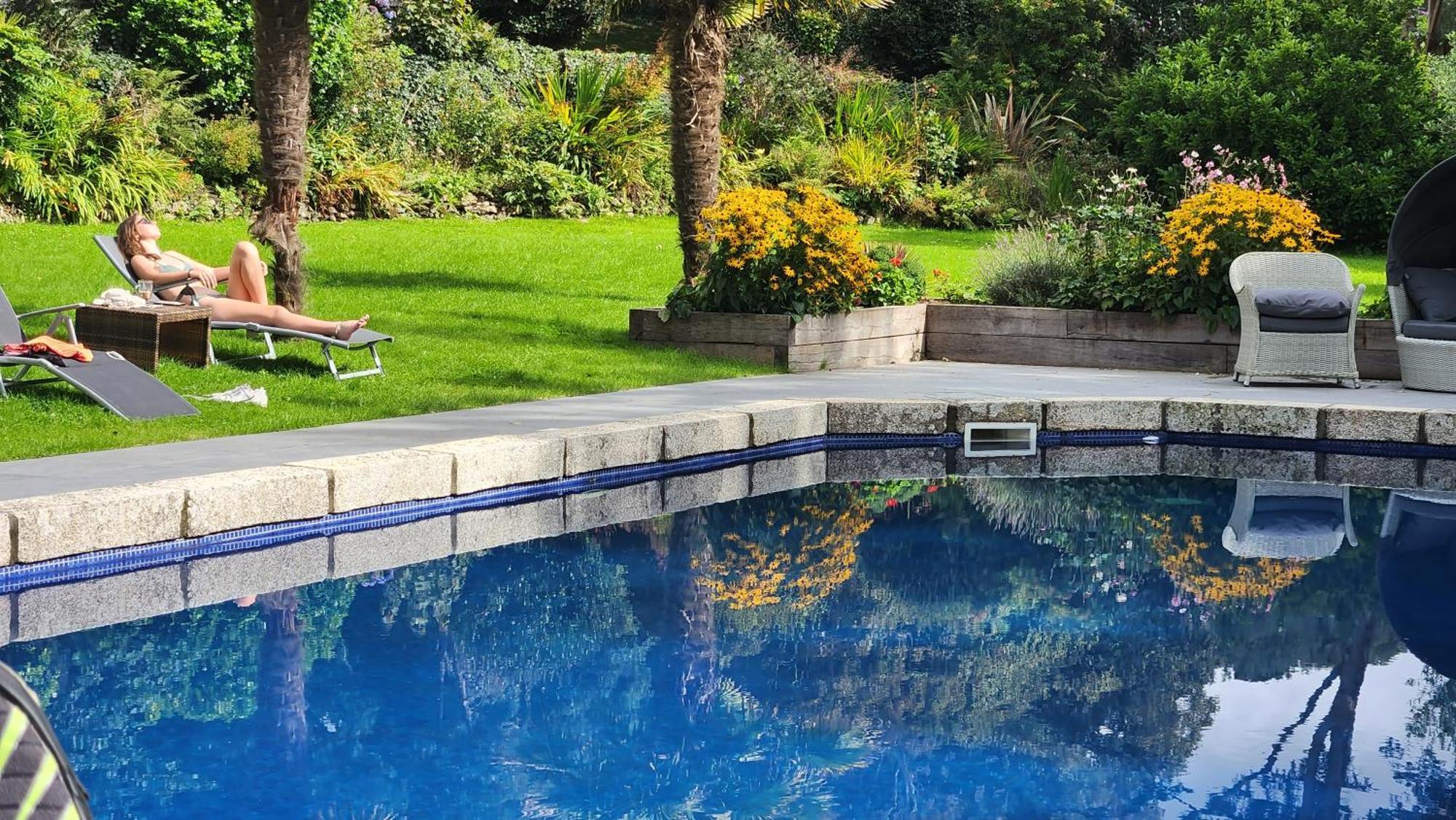 Red River Stables - Peaceful, Beautiful Grounds, Swimming Pool, Central Location For West Cornwall Camborne Esterno foto