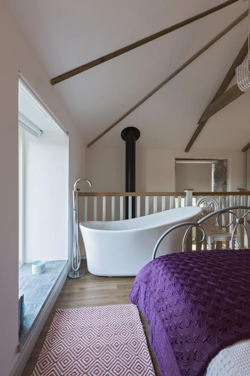 Red River Stables - Peaceful, Beautiful Grounds, Swimming Pool, Central Location For West Cornwall Camborne Esterno foto